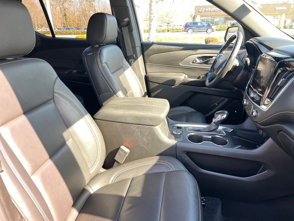 2022 Chevrolet Traverse LT Leather