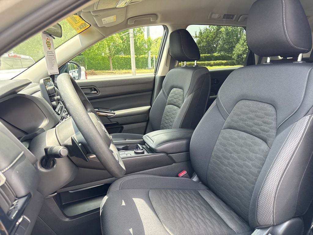 2025 Nissan Pathfinder S