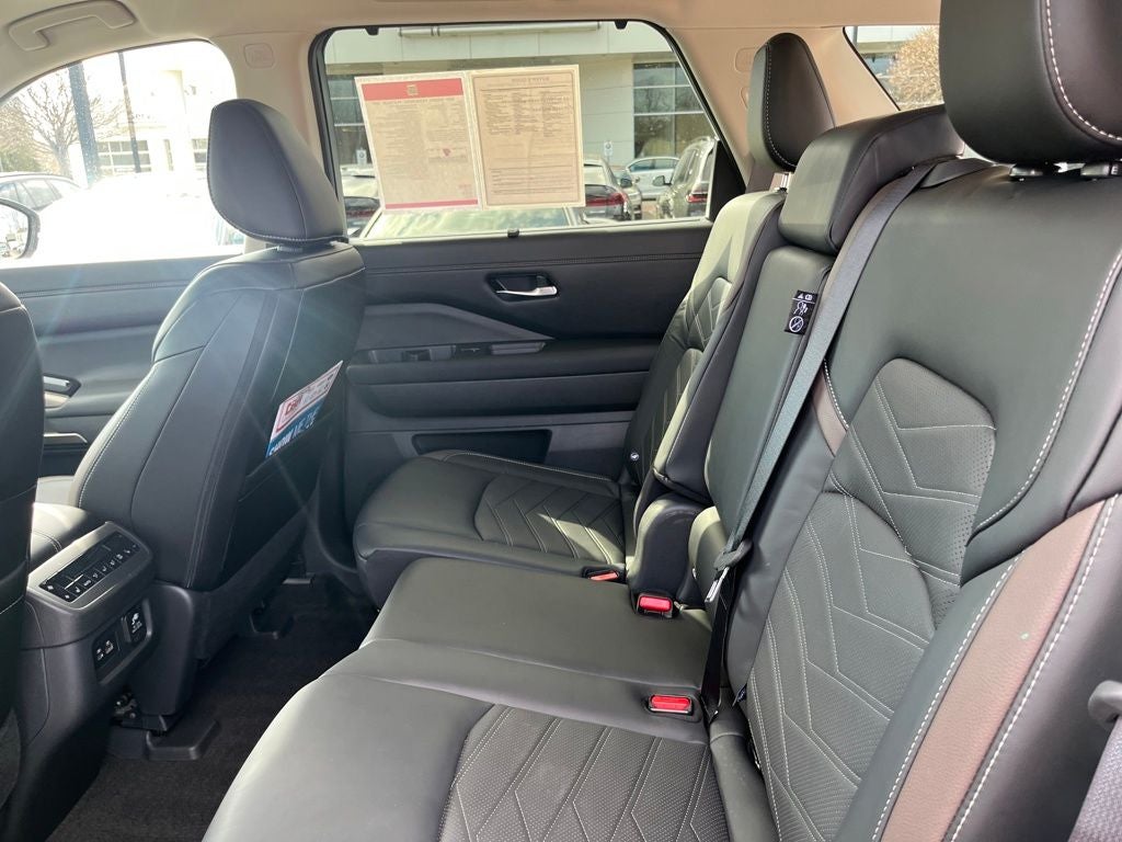 2023 Nissan Pathfinder Platinum