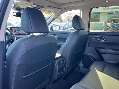 2025 Nissan Rogue Platinum