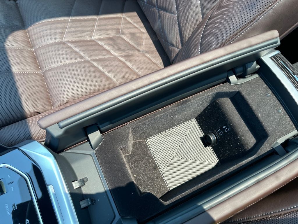 2025 BMW 7 Series 750e xDrive