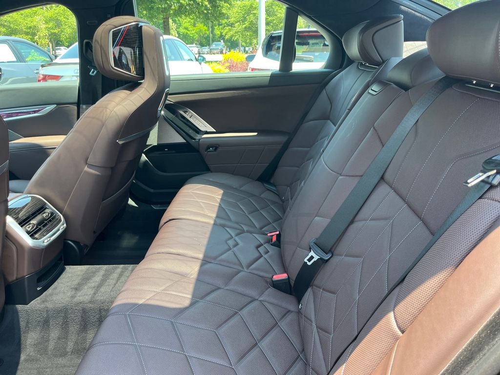 2025 BMW 7 Series 750e xDrive