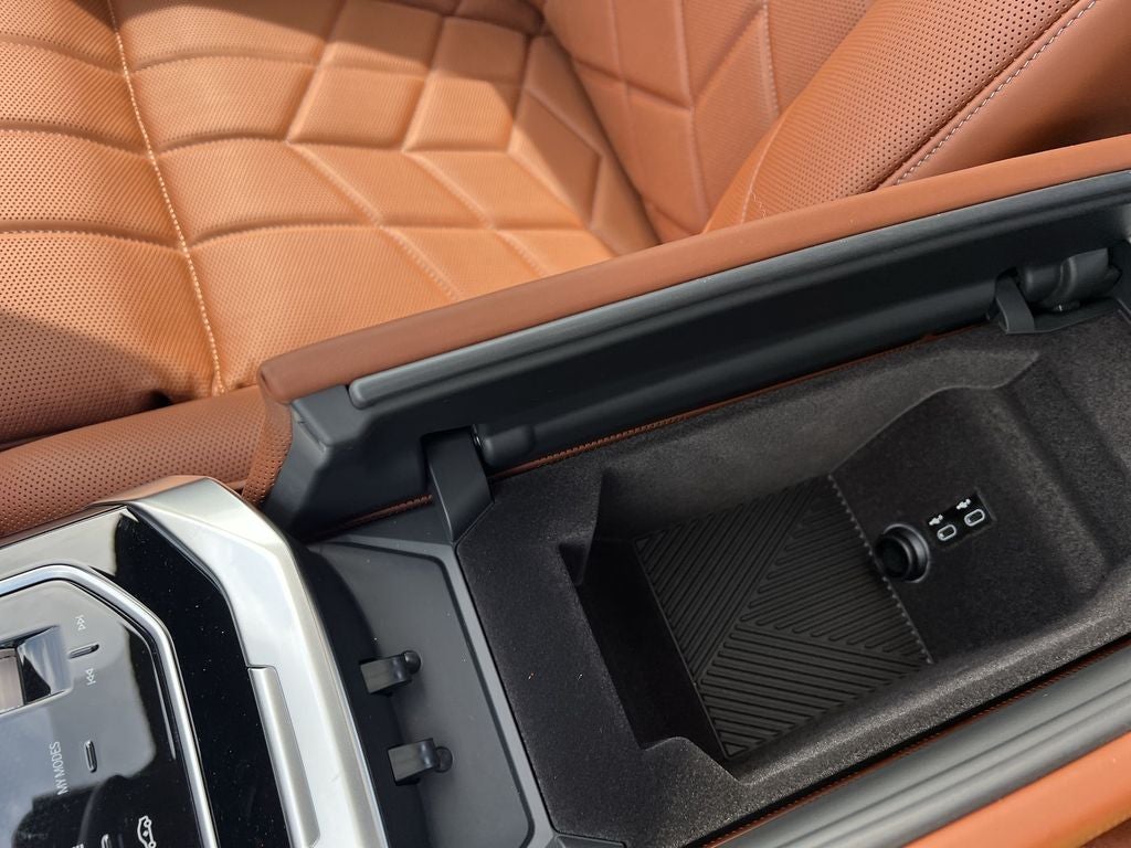 2025 BMW 7 Series 750e xDrive