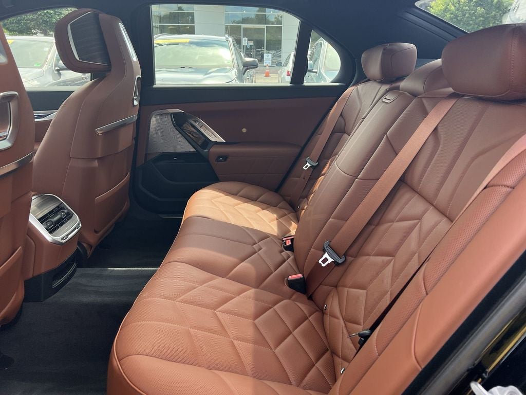 2025 BMW 7 Series 750e xDrive