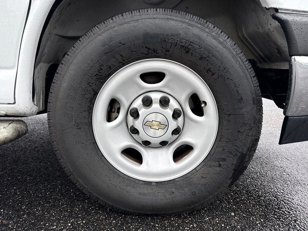 2024 Chevrolet Express 2500 Work Van Cargo