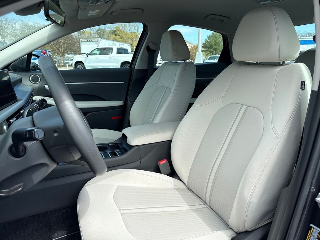 2025 Hyundai Sonata SE