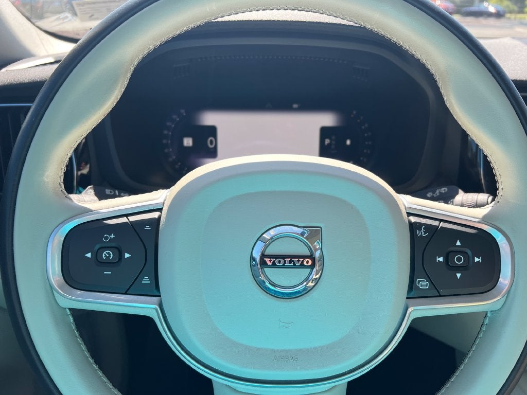 2022 Volvo XC60 B5 Momentum