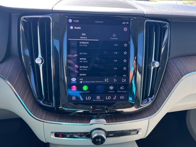 2022 Volvo XC60 B5 Momentum