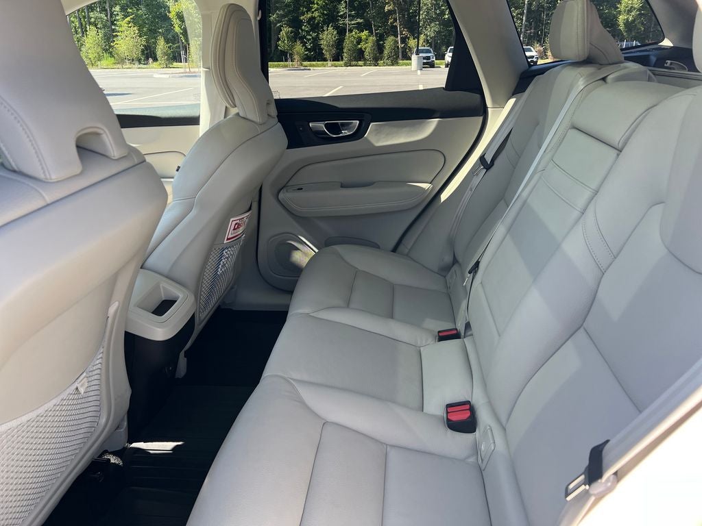 2022 Volvo XC60 B5 Momentum