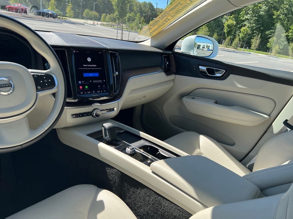 2022 Volvo XC60 B5 Momentum