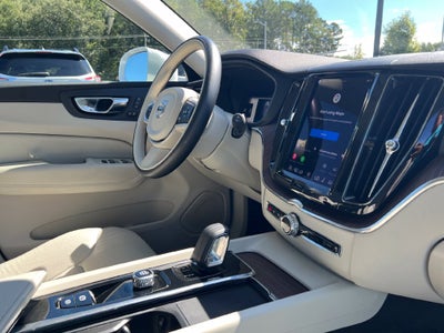 2022 Volvo XC60 B5 Momentum