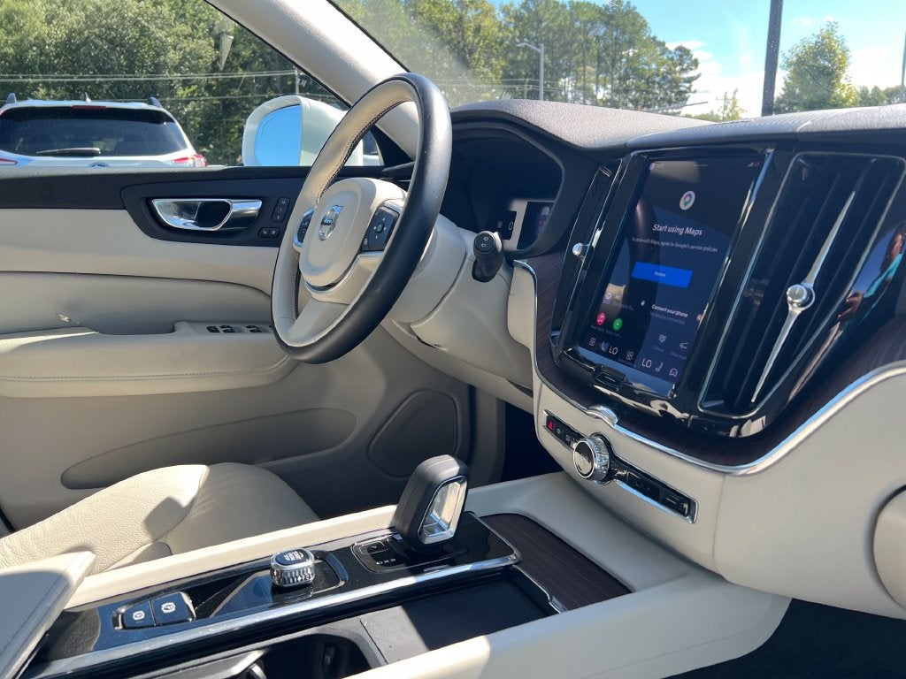 2022 Volvo XC60 B5 Momentum