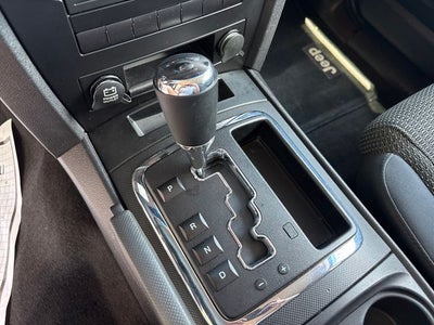 2008 Jeep Commander Sport