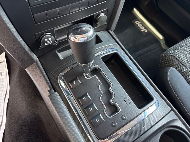 2008 Jeep Commander Sport