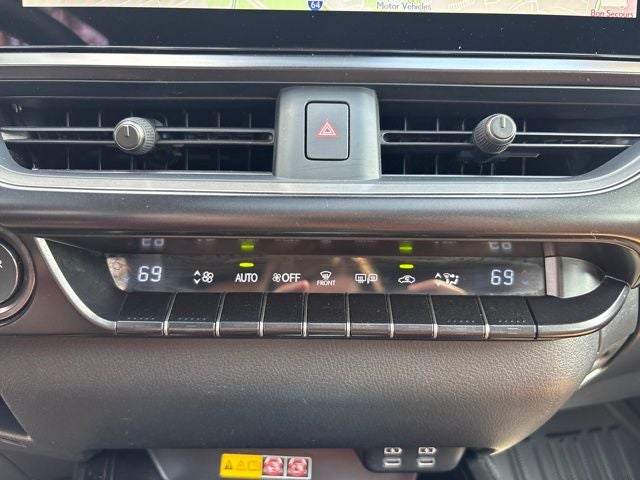 2025 Lexus UX 300h Premium