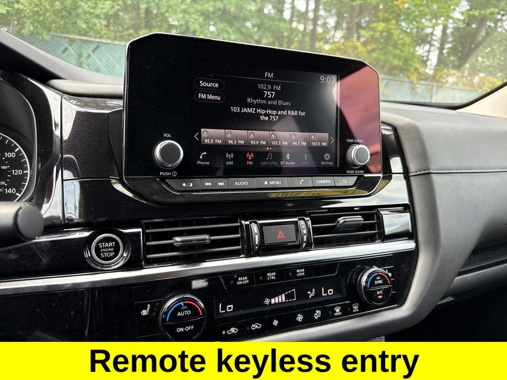 2024 Nissan Pathfinder SV