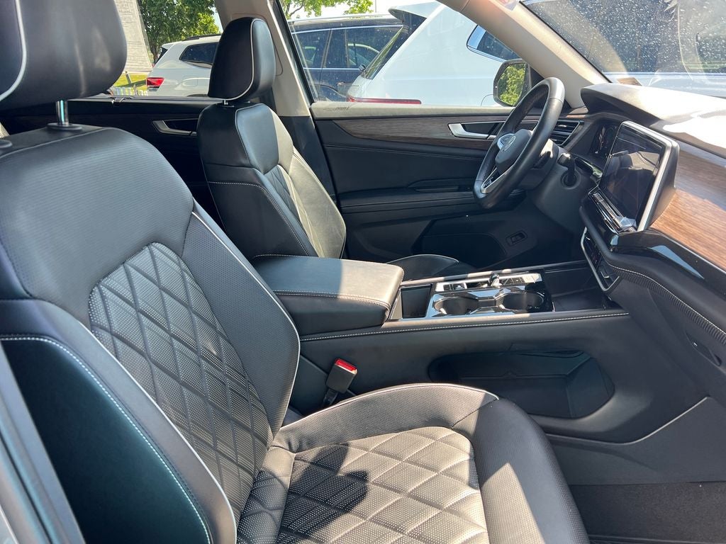 2024 Volkswagen Atlas 2.0T SEL Premium R-Line