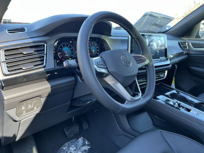 2025 Volkswagen Atlas Cross Sport 2.0T SE w/Technology