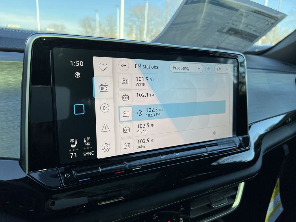 2025 Volkswagen Atlas Cross Sport 2.0T SE w/Technology