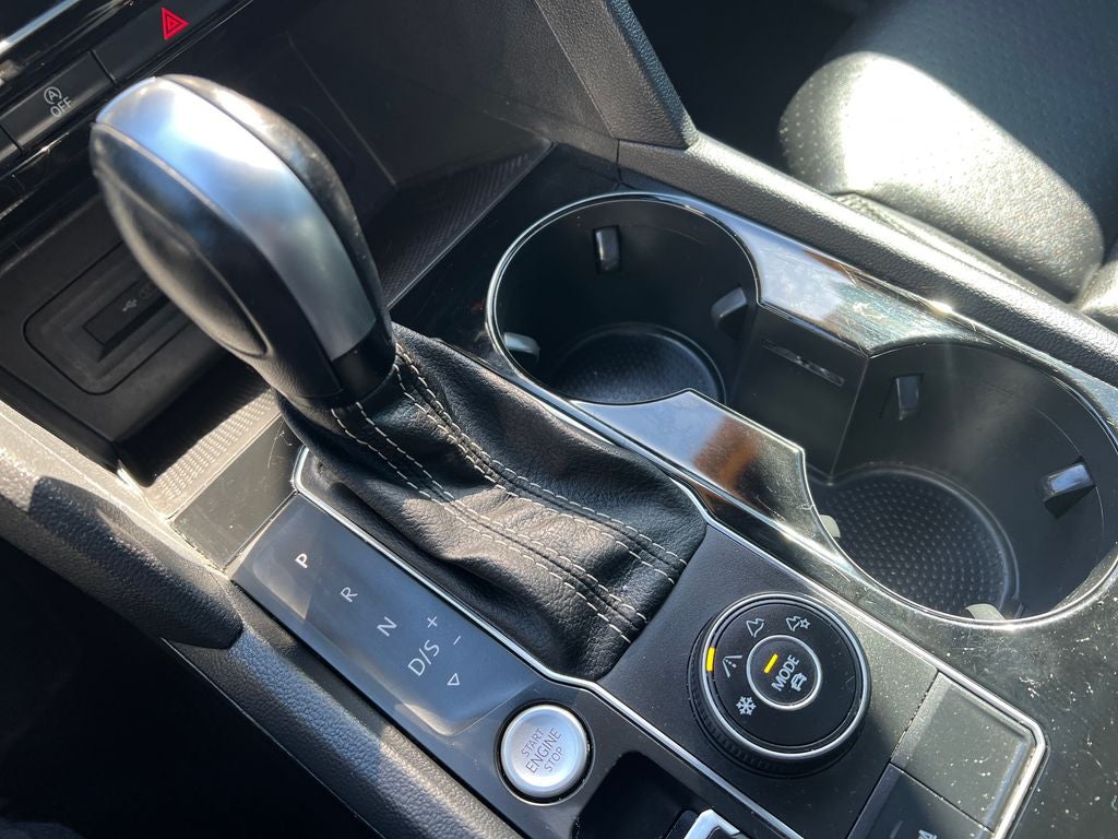 2022 Volkswagen Atlas Cross Sport 2.0T SEL R-Line