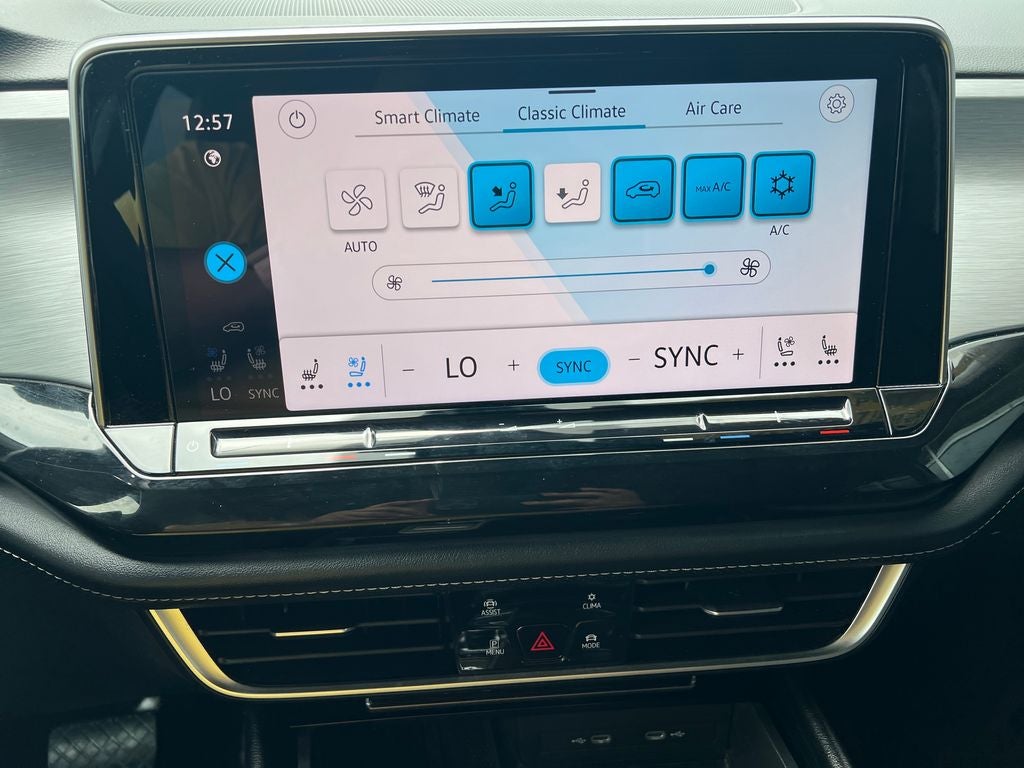 2026 Volkswagen Atlas Cross Sport 2.0T SE w/Technology