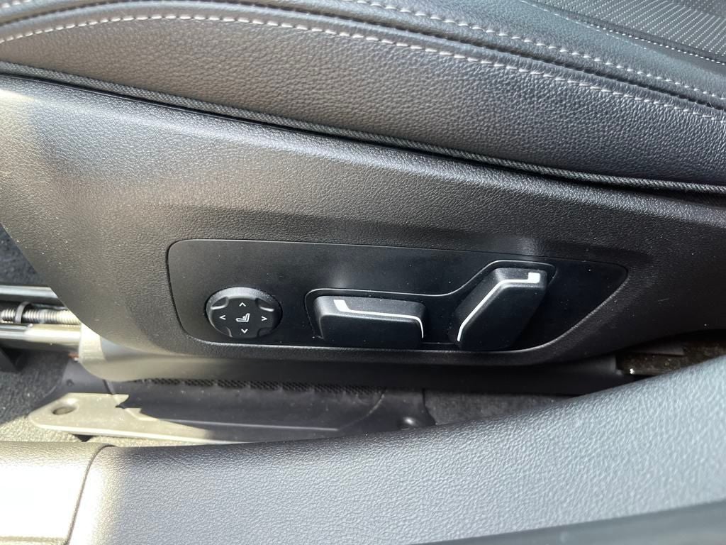 2024 BMW 3 Series 330i