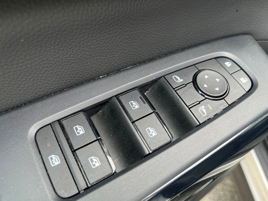 2025 Nissan Pathfinder S
