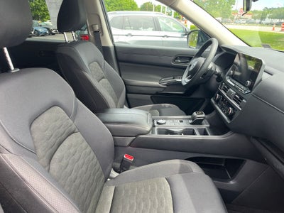 2025 Nissan Pathfinder S