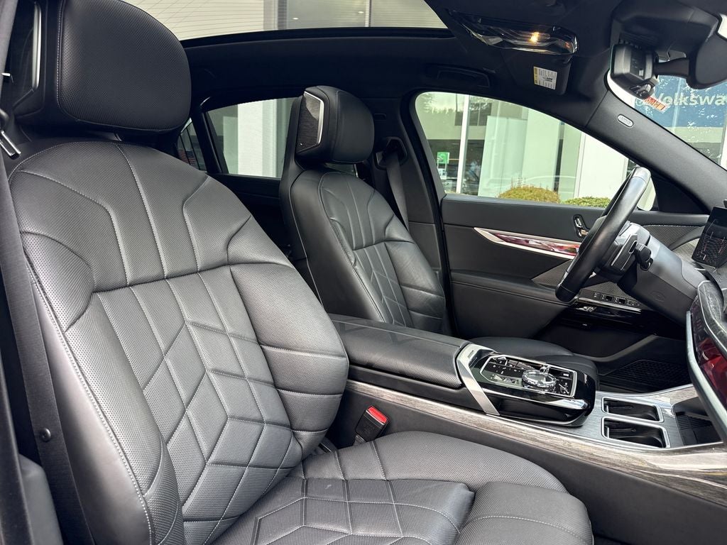 2025 BMW 7 Series 740i