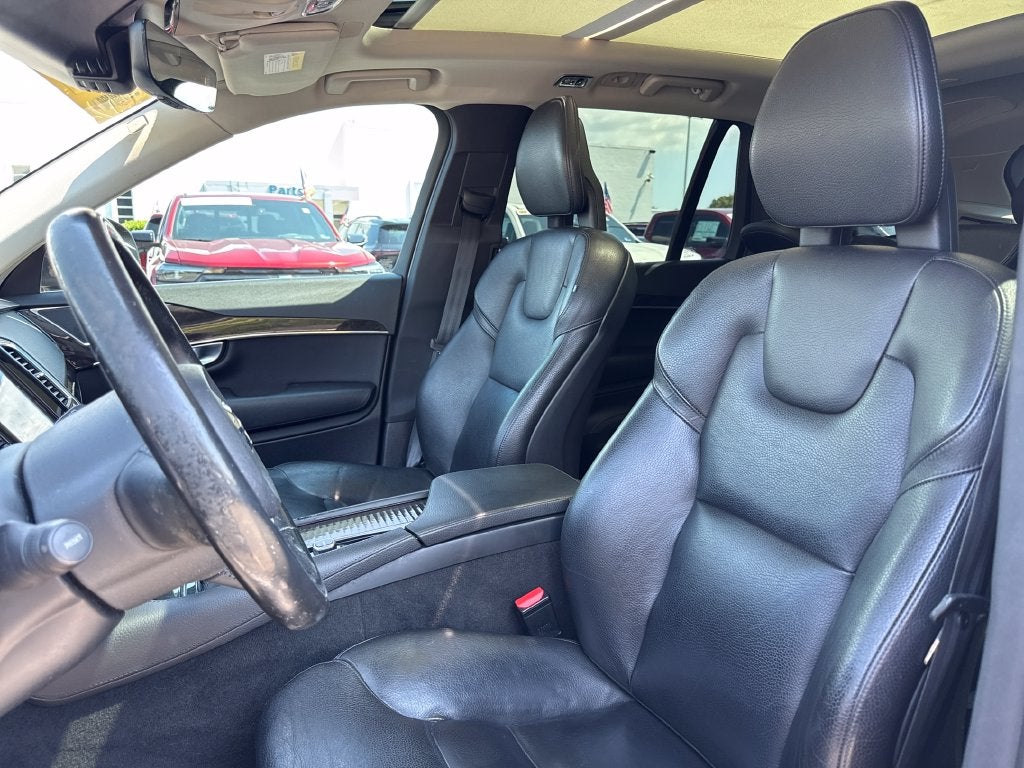 2017 Volvo XC90 T6 Momentum