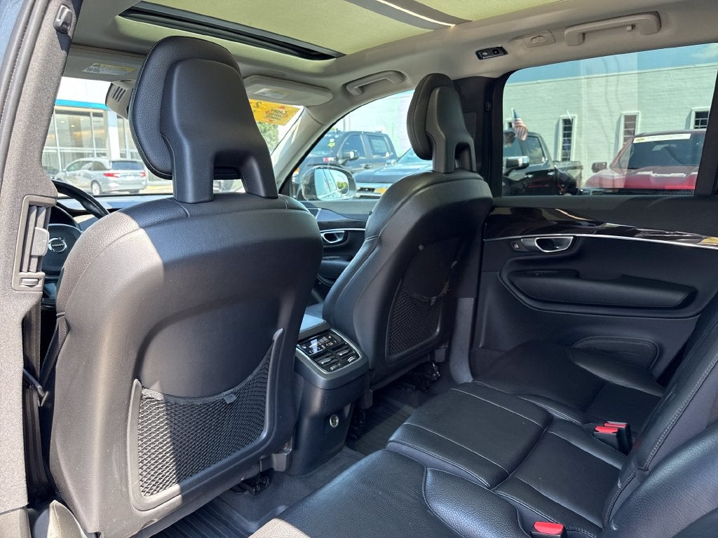2017 Volvo XC90 T6 Momentum