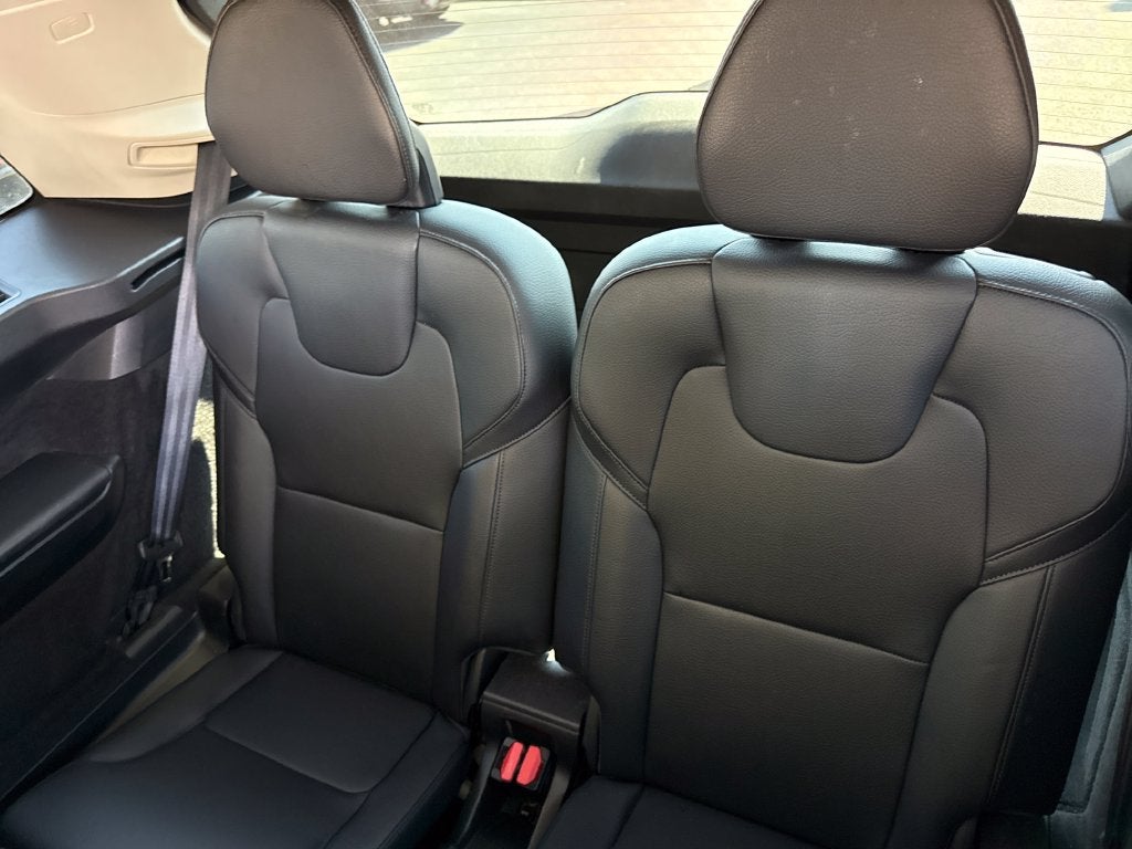 2017 Volvo XC90 T6 Momentum