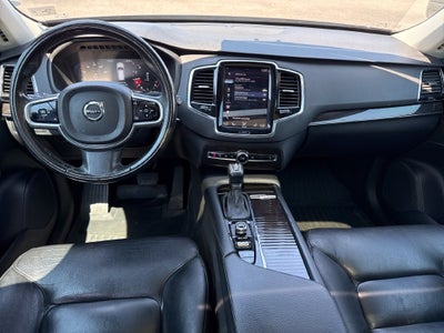 2017 Volvo XC90 T6 Momentum