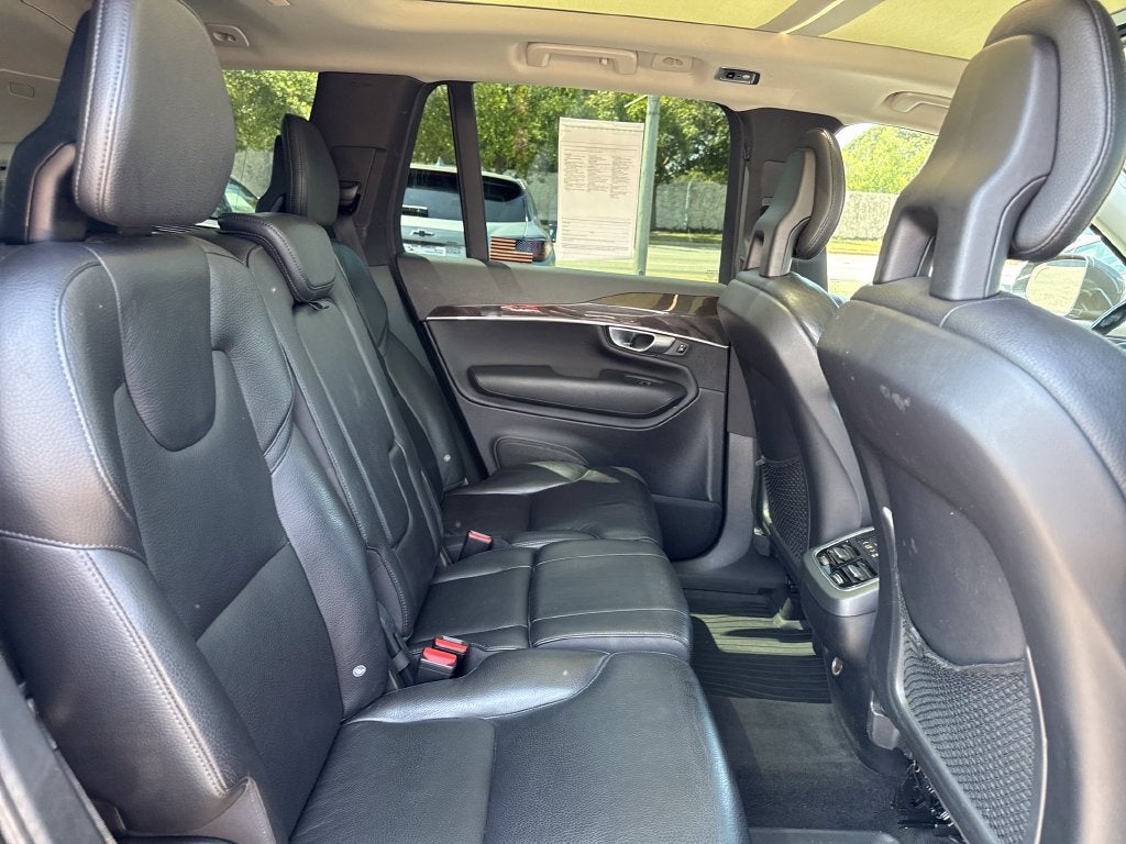 2017 Volvo XC90 T6 Momentum