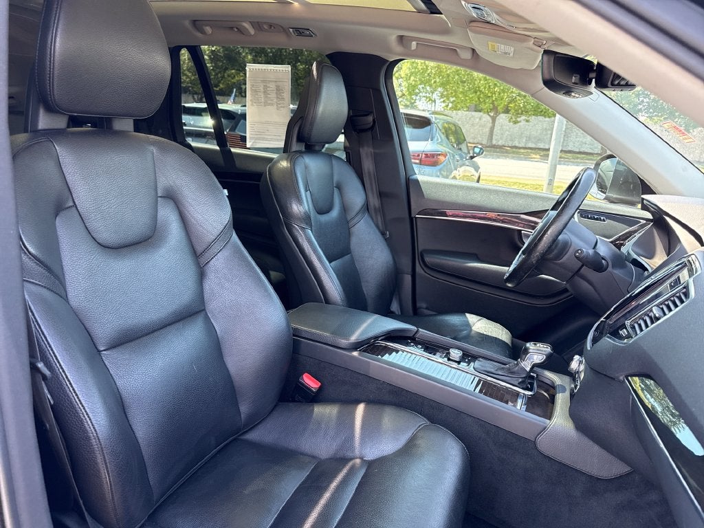 2017 Volvo XC90 T6 Momentum