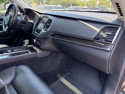 2017 Volvo XC90 T6 Momentum