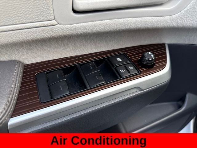 2023 Toyota Sienna LE 8 Passenger