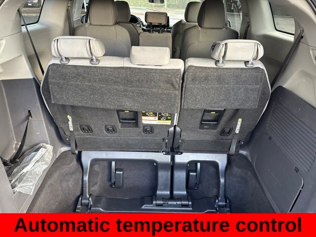 2023 Toyota Sienna LE 8 Passenger