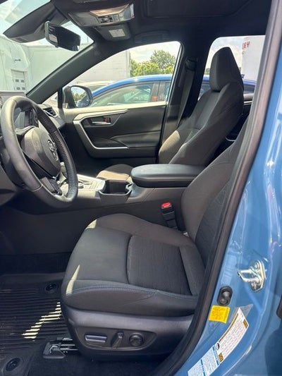 2022 Toyota RAV4 Hybrid SE