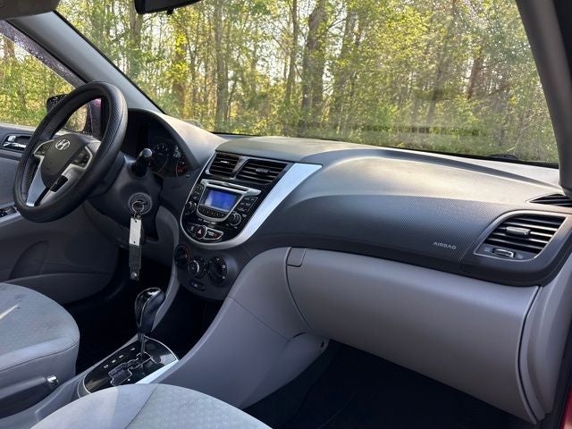 2013 Hyundai Accent SE